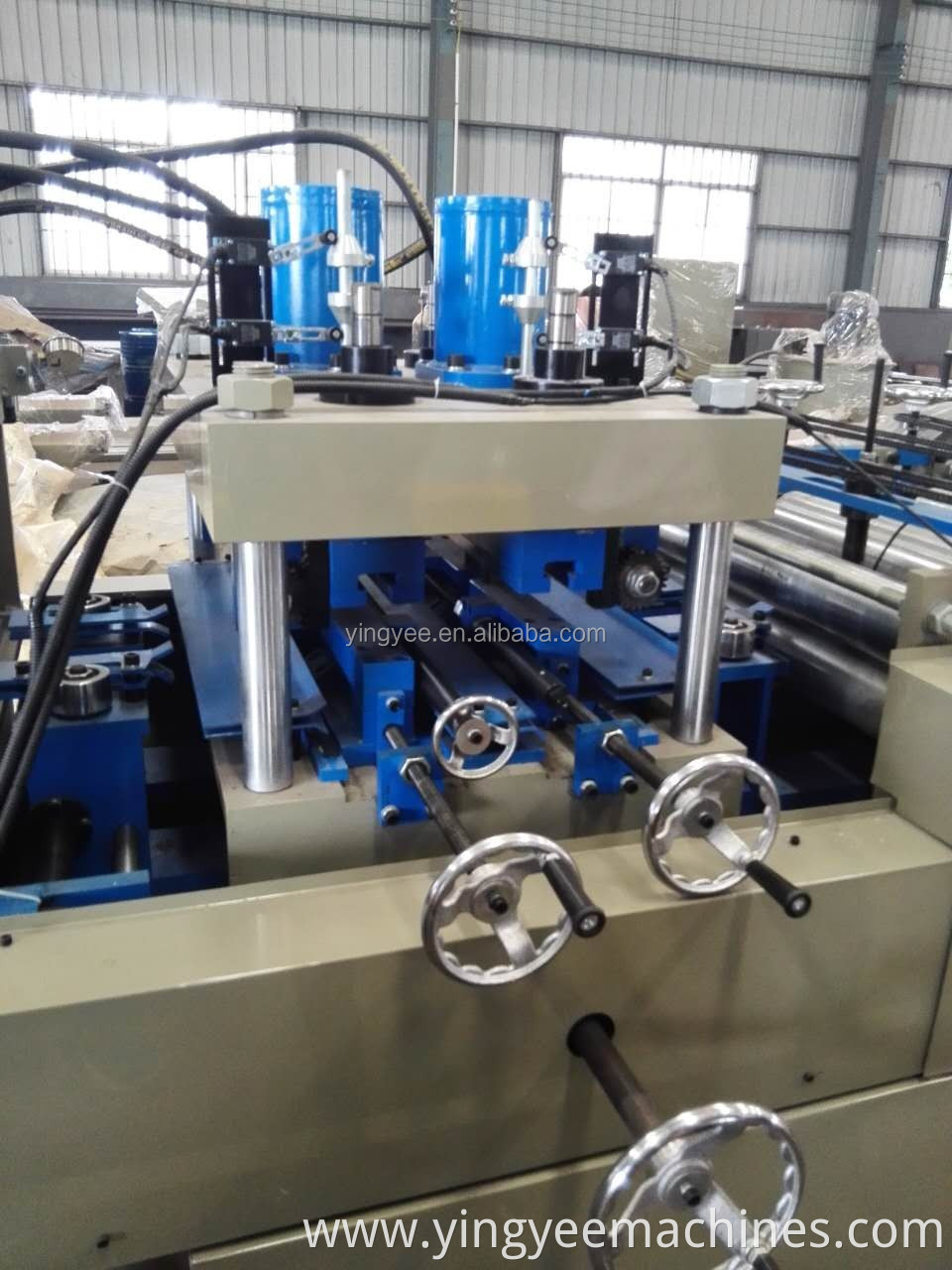 Full Automatic Metal CZ Purlin Vacuum Forming Machine With Sheet Metal Straightening Machine